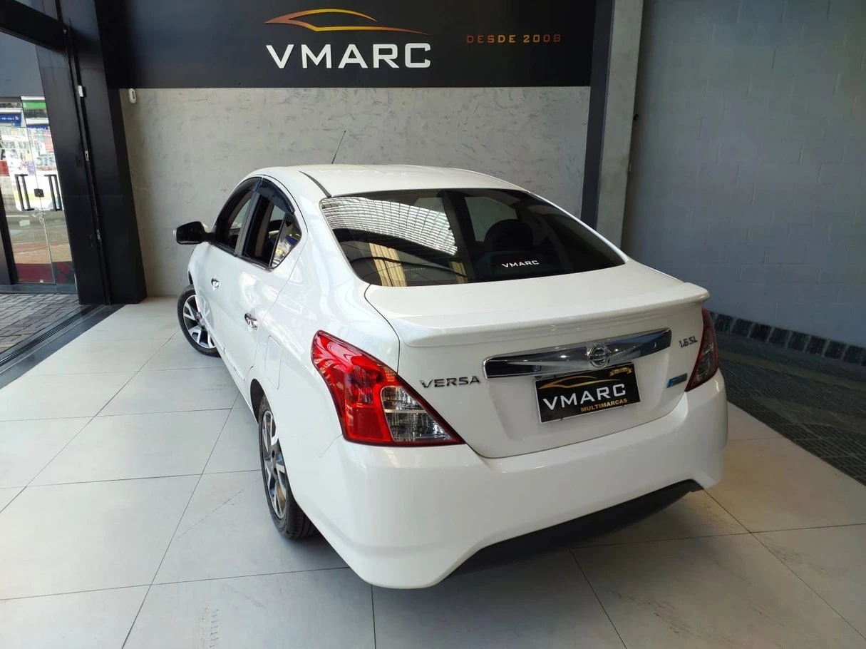 NISSAN VERSA