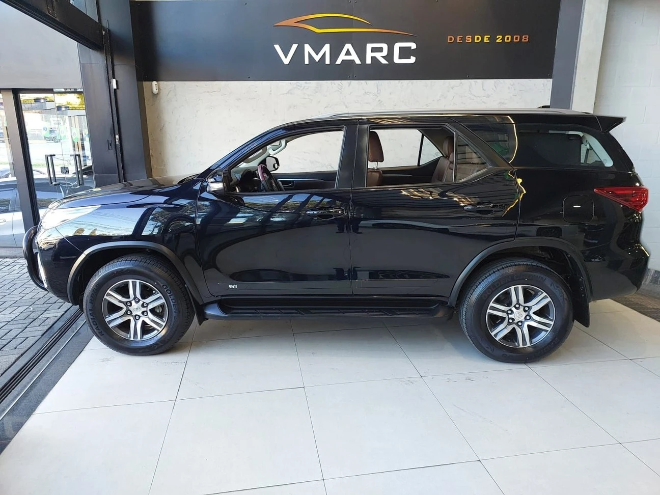 TOYOTA HILUX SW4