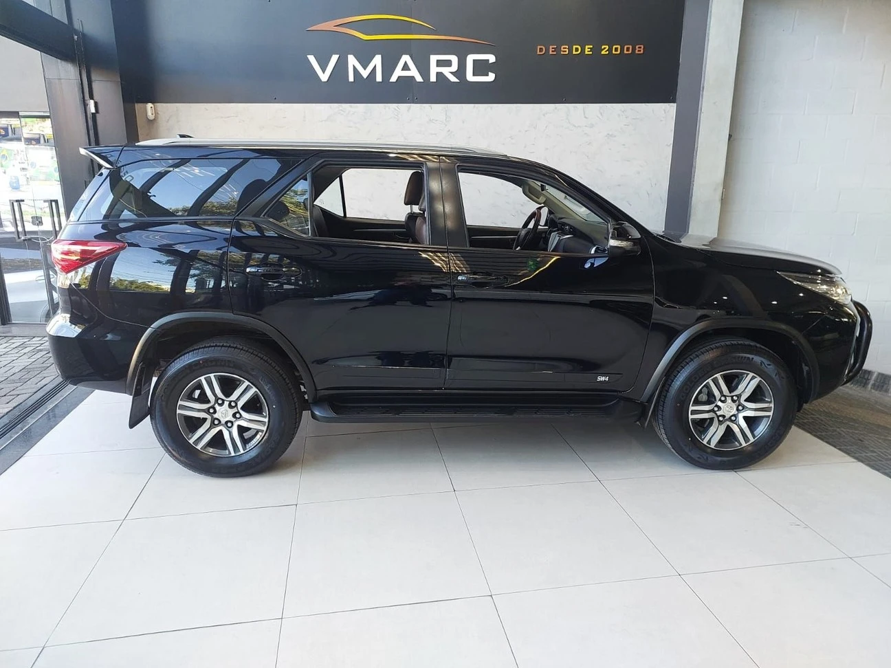 TOYOTA HILUX SW4