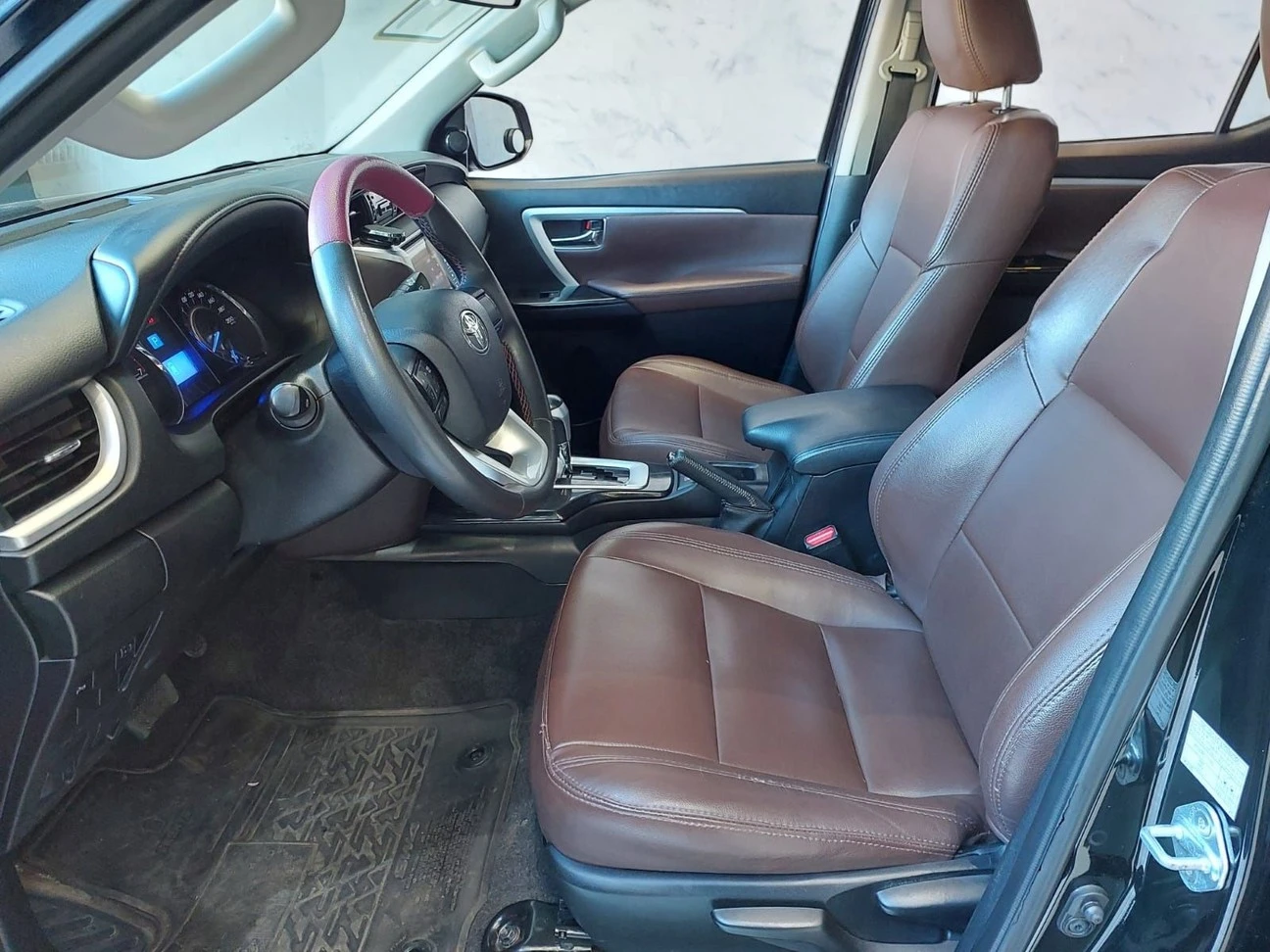 TOYOTA HILUX SW4