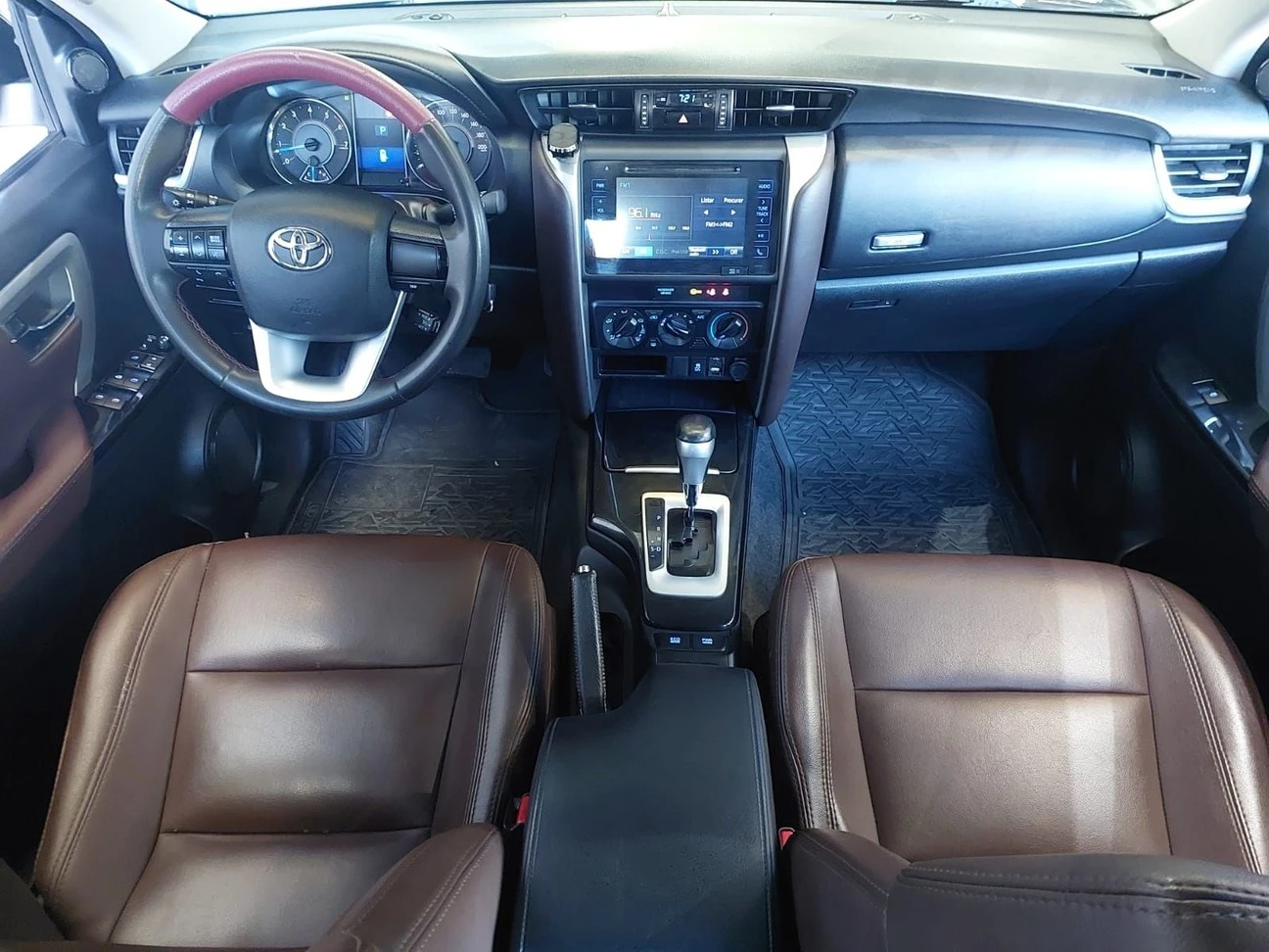 TOYOTA HILUX SW4