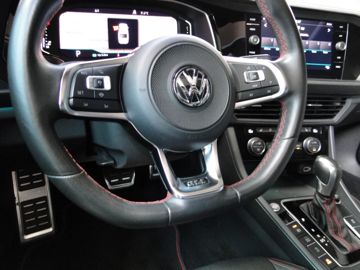 VOLKSWAGEN JETTA