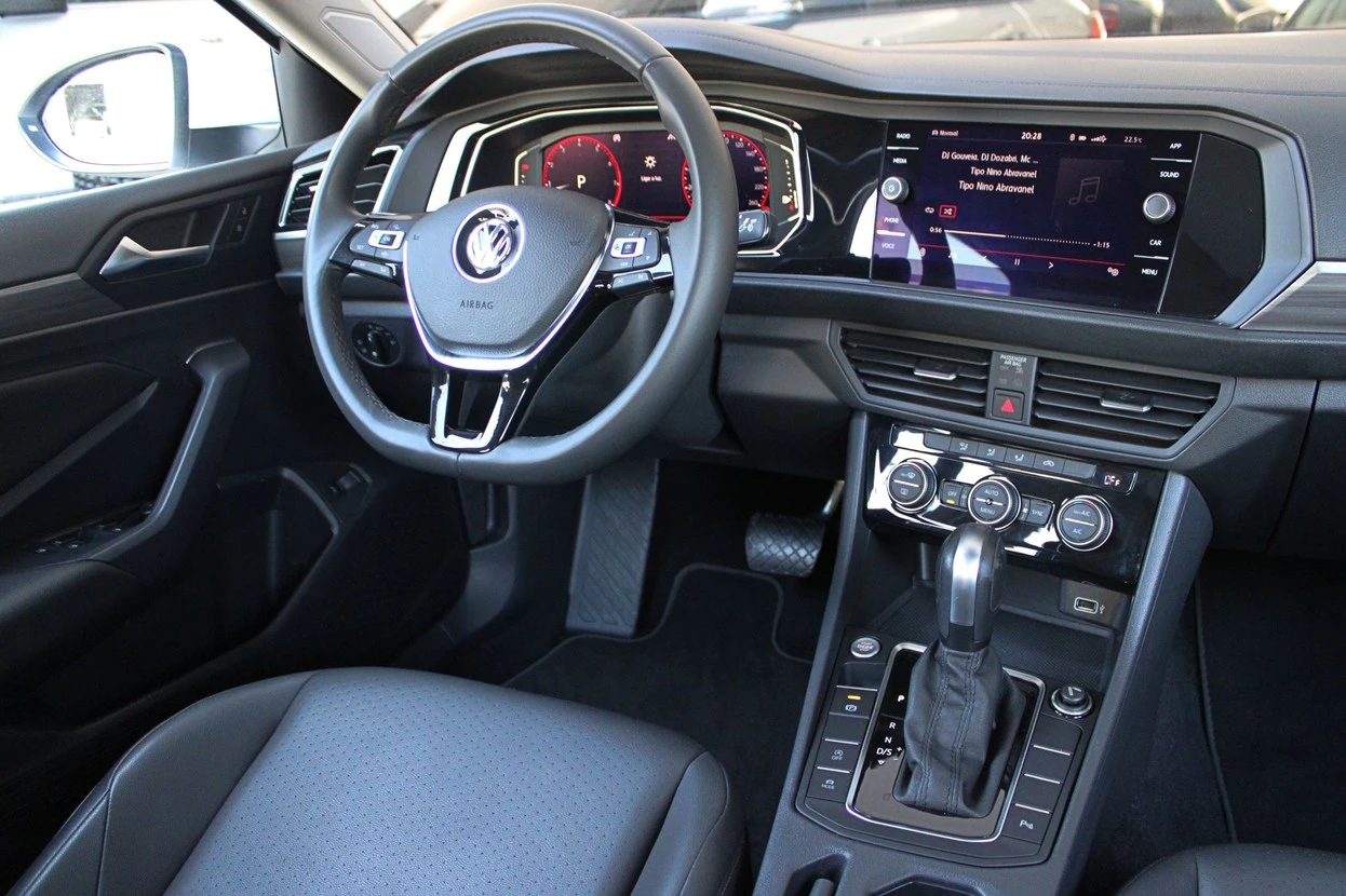VOLKSWAGEN JETTA