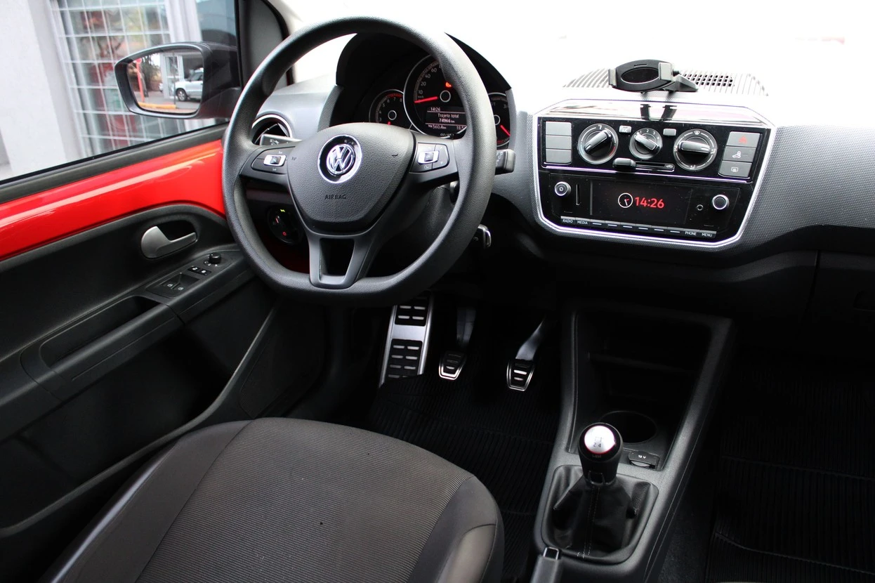 VOLKSWAGEN UP