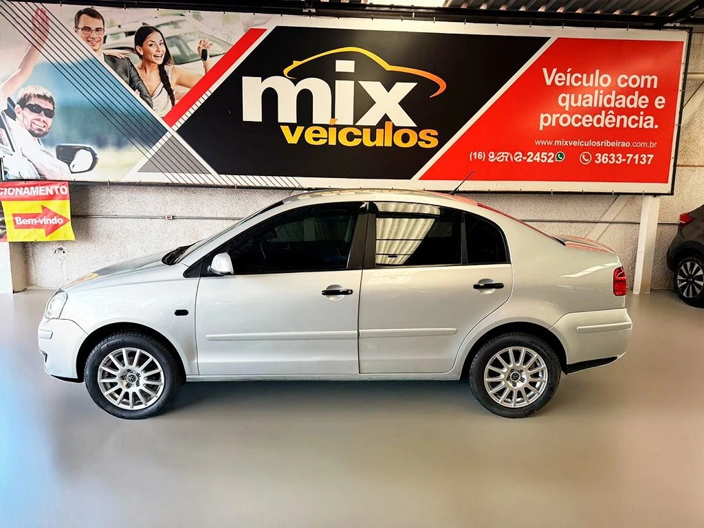 VOLKSWAGEN POLO SEDAN