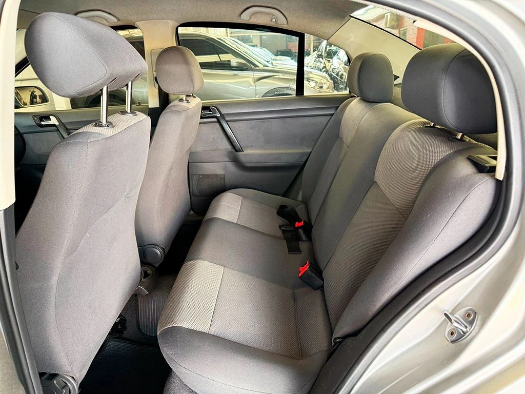 VOLKSWAGEN POLO SEDAN