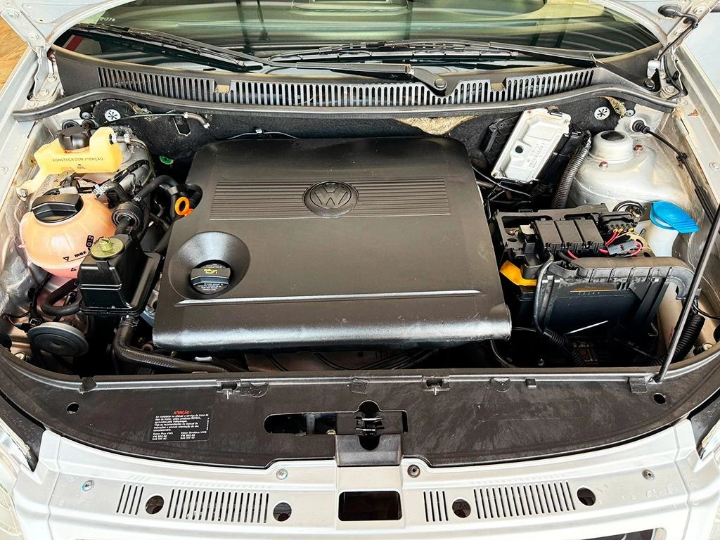 VOLKSWAGEN POLO SEDAN
