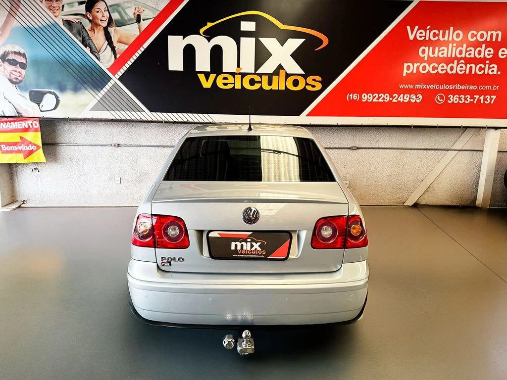 VOLKSWAGEN POLO SEDAN