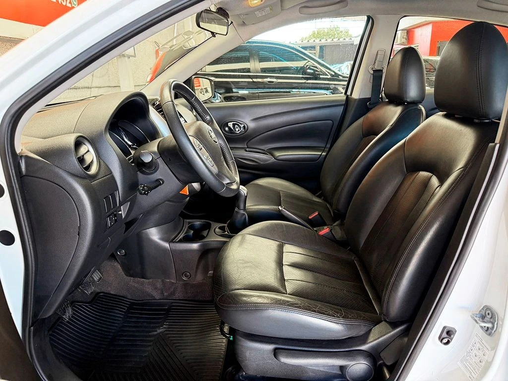 NISSAN VERSA