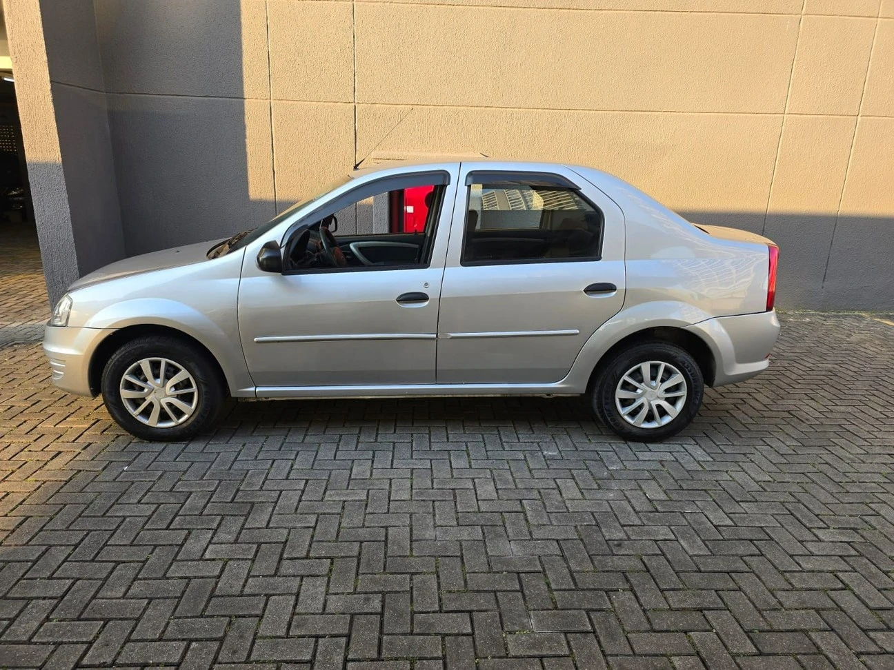 RENAULT LOGAN