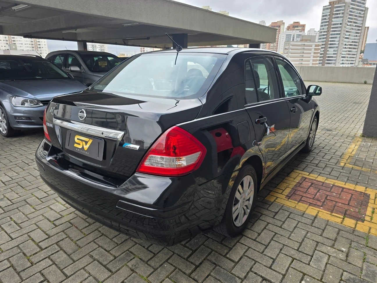 NISSAN TIIDA