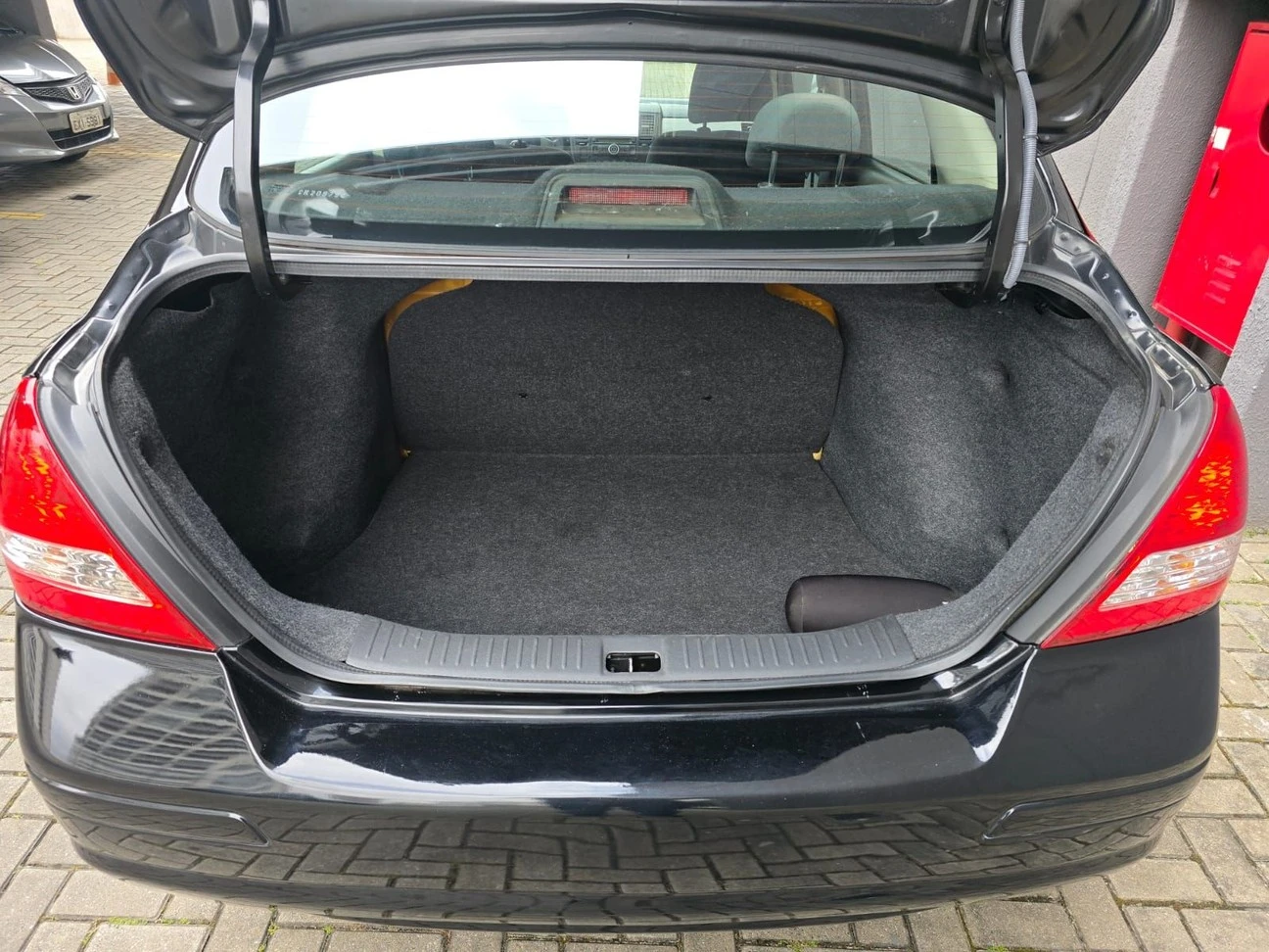 NISSAN TIIDA