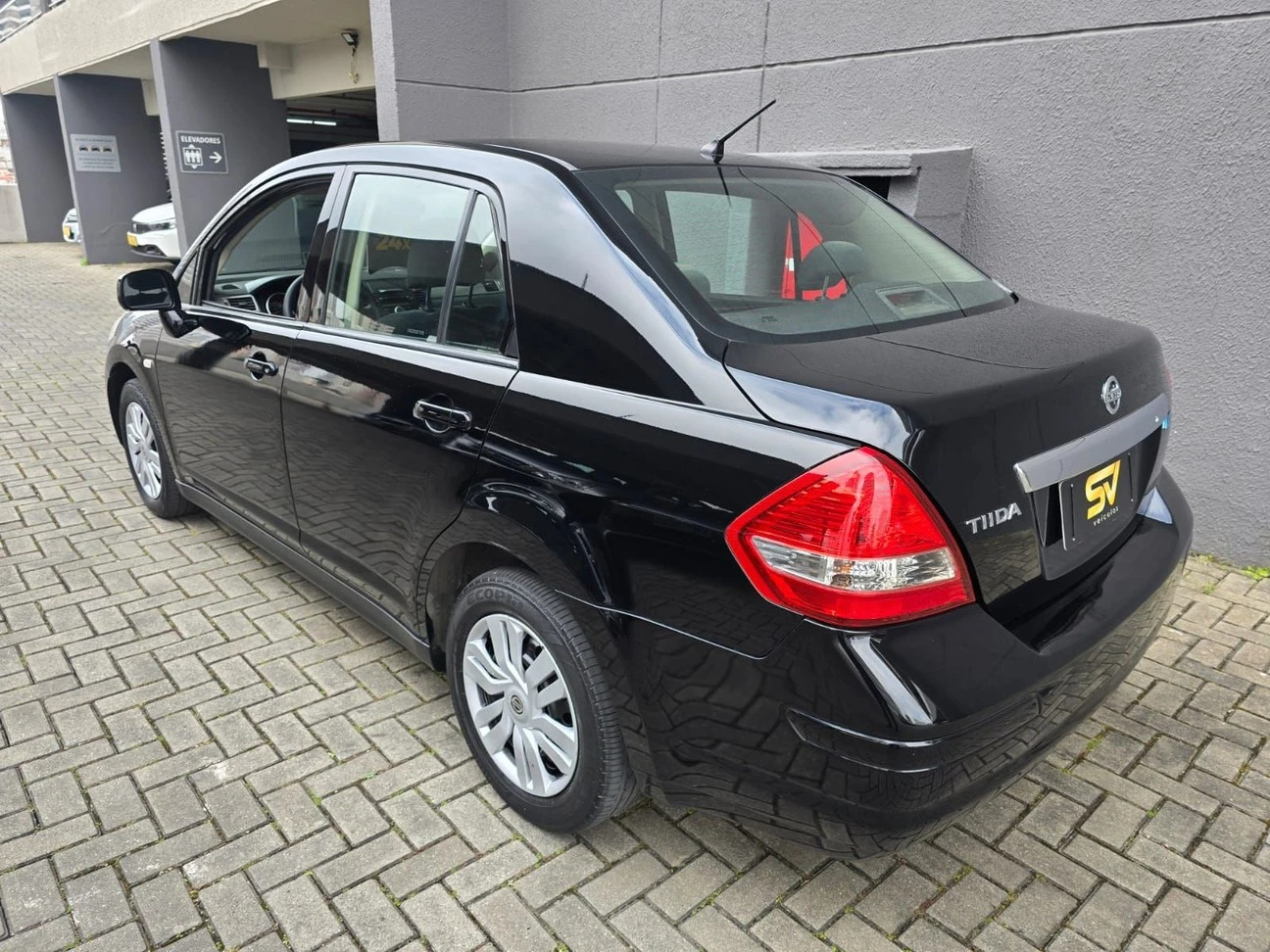 NISSAN TIIDA