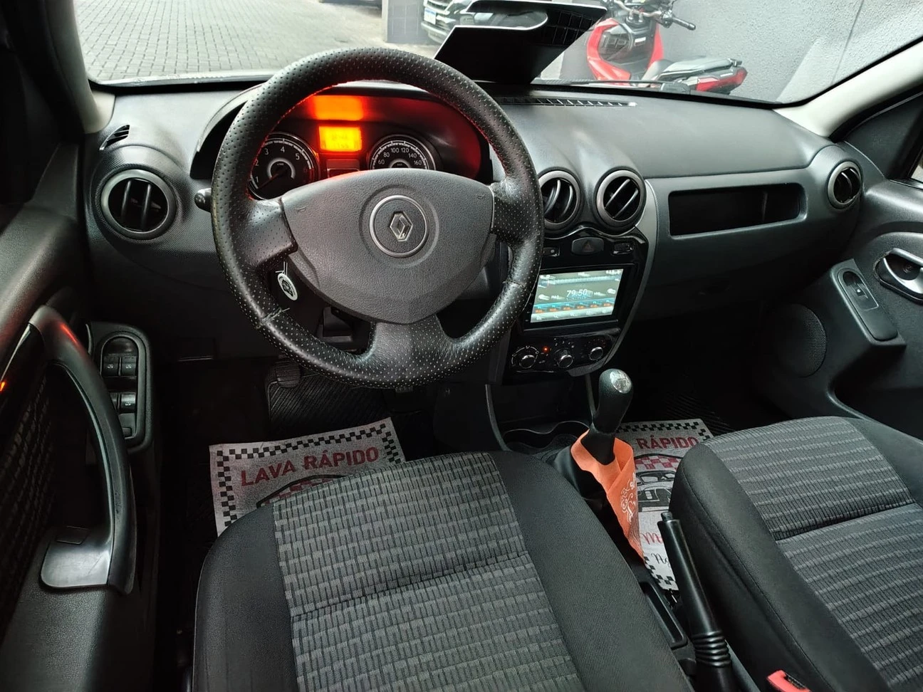 RENAULT SANDERO