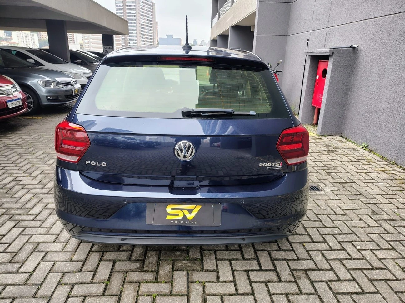 VOLKSWAGEN POLO