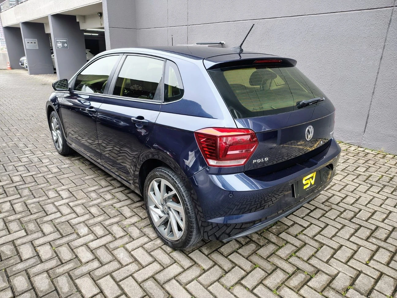 VOLKSWAGEN POLO