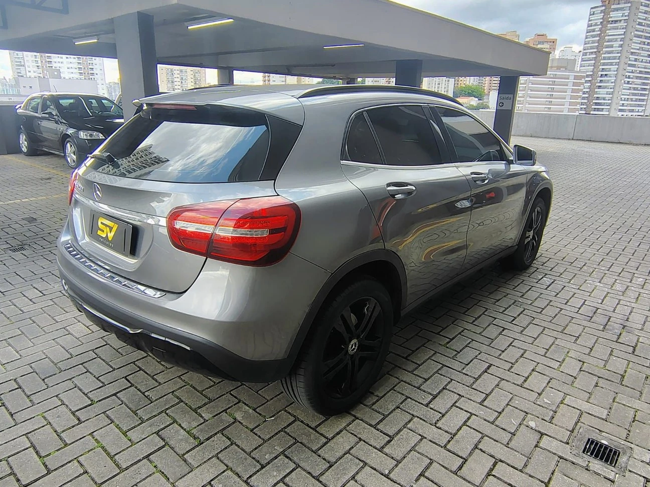 MERCEDES-BENZ GLA 200