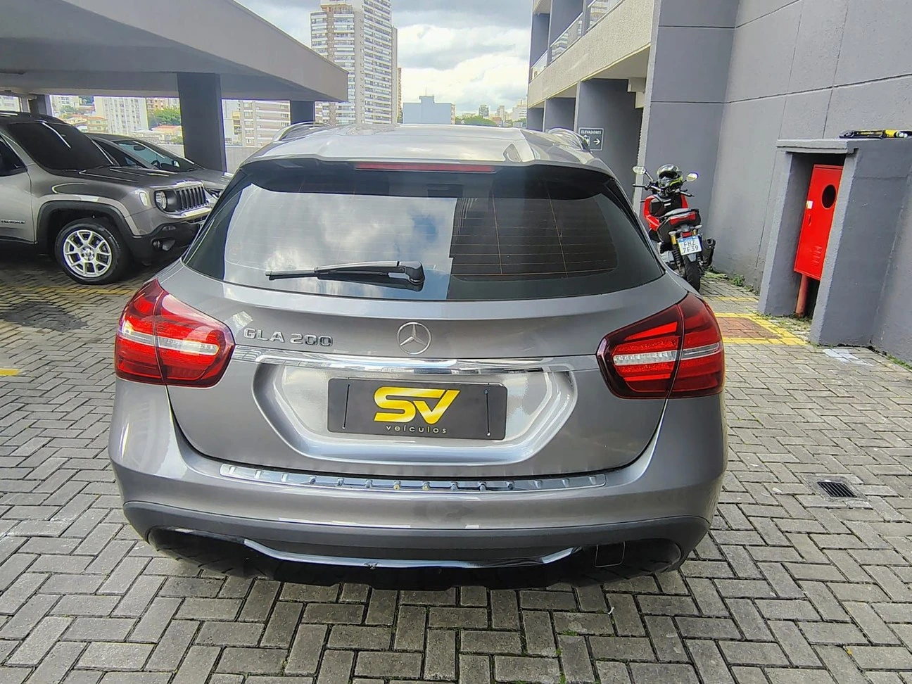 MERCEDES-BENZ GLA 200