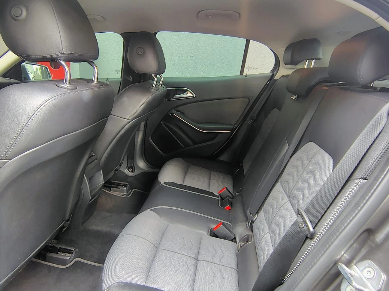 MERCEDES-BENZ GLA 200