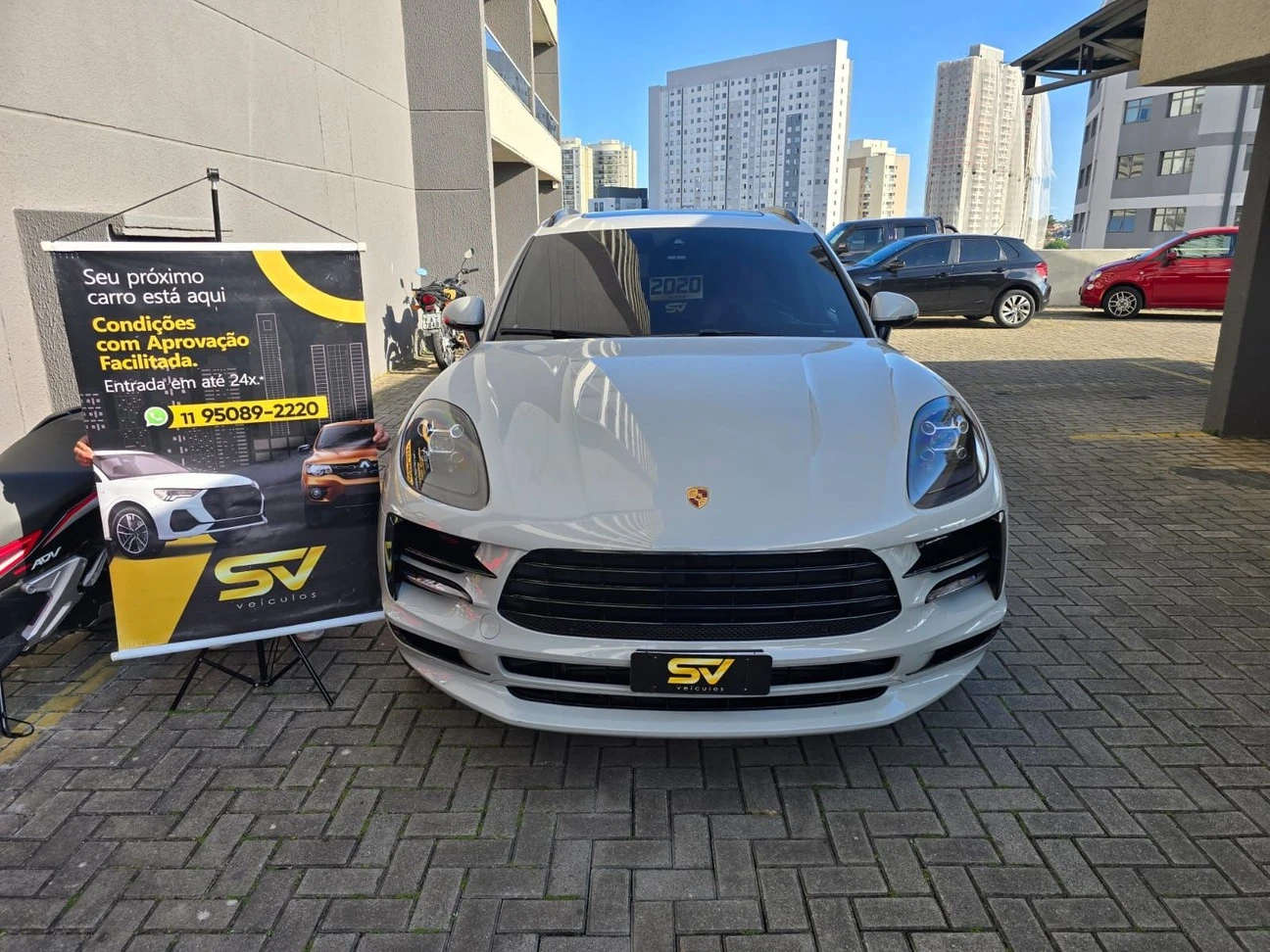 PORSCHE MACAN