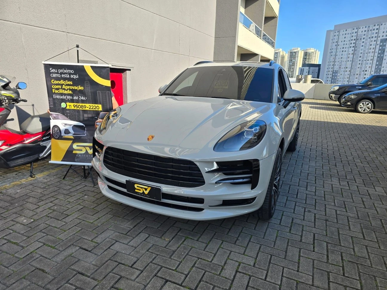 PORSCHE MACAN