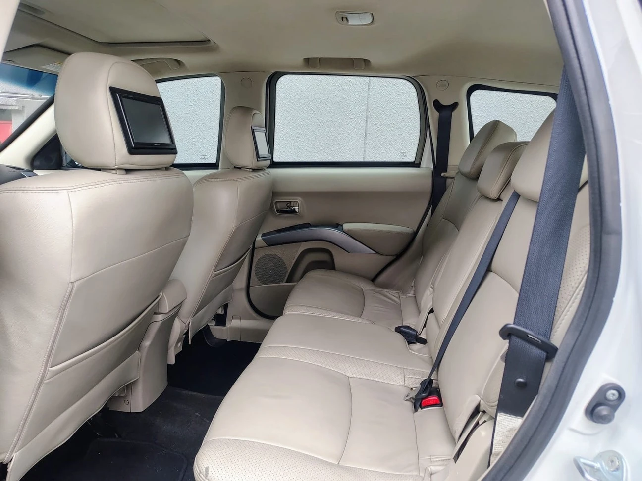 MITSUBISHI OUTLANDER