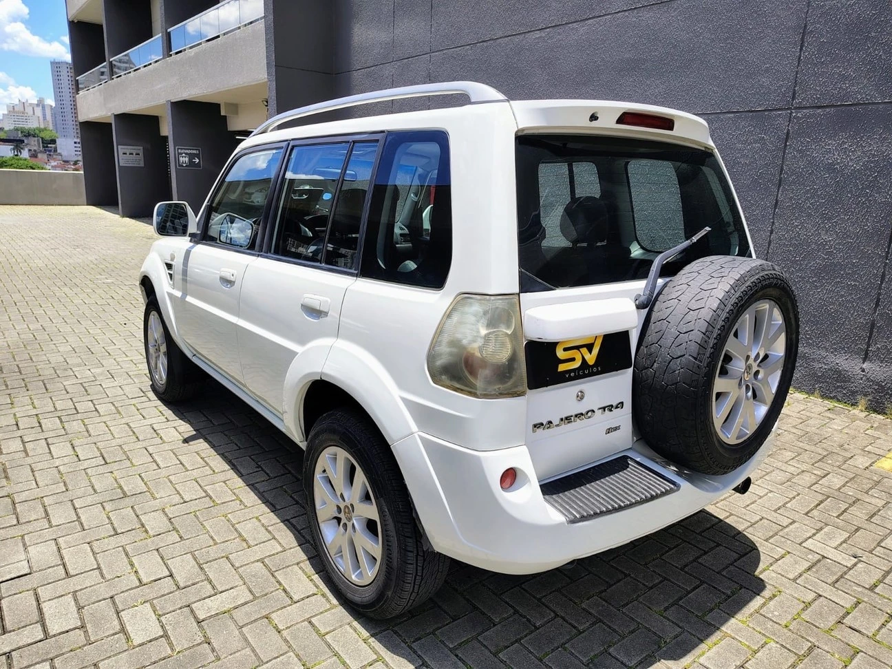 MITSUBISHI PAJERO TR4