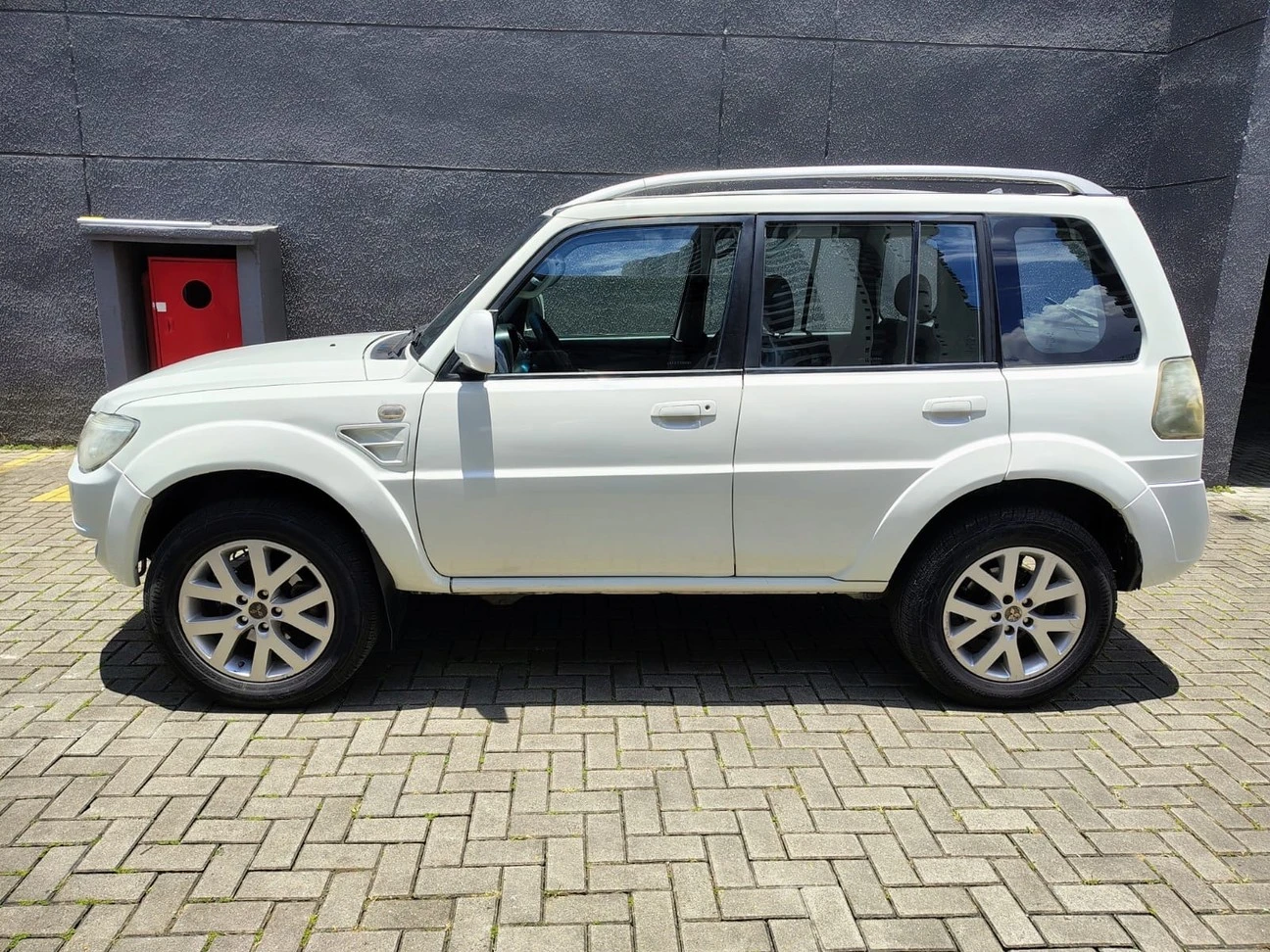 MITSUBISHI PAJERO TR4