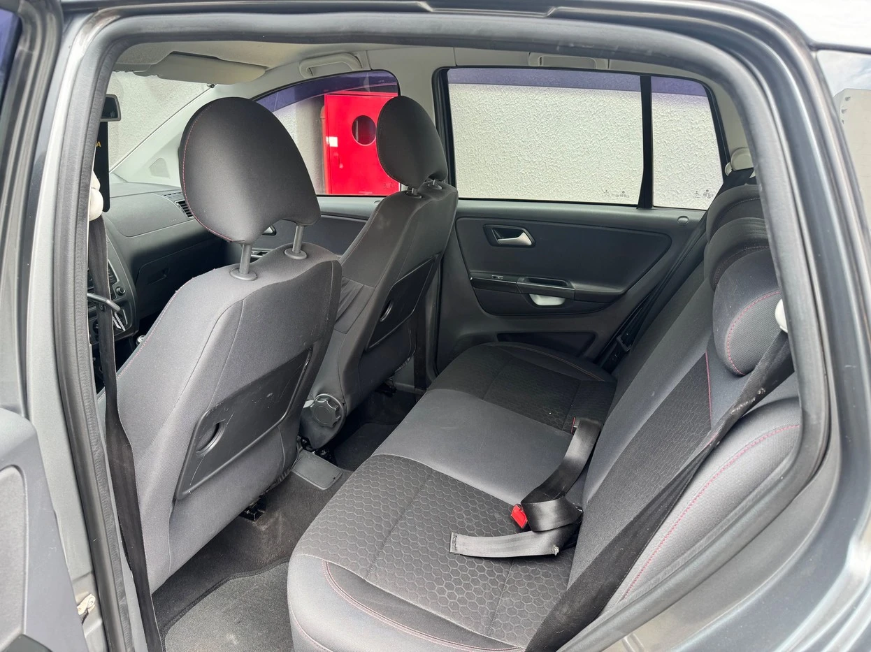 VOLKSWAGEN SPACE CROSS