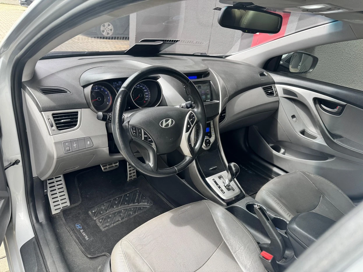 HYUNDAI ELANTRA