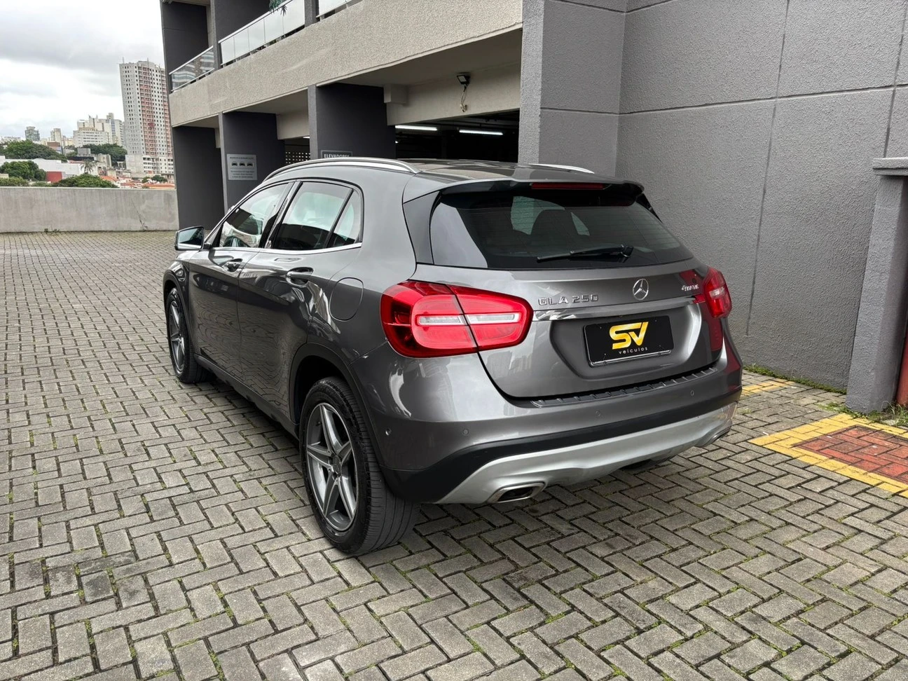 MERCEDES-BENZ GLA 250