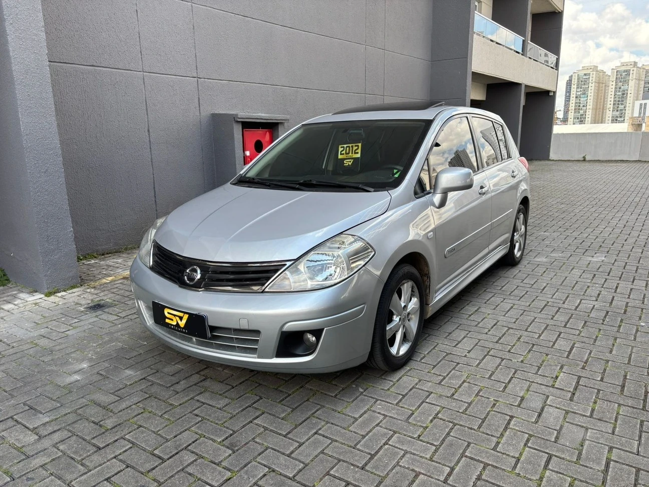 NISSAN TIIDA