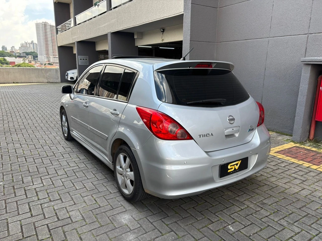 NISSAN TIIDA