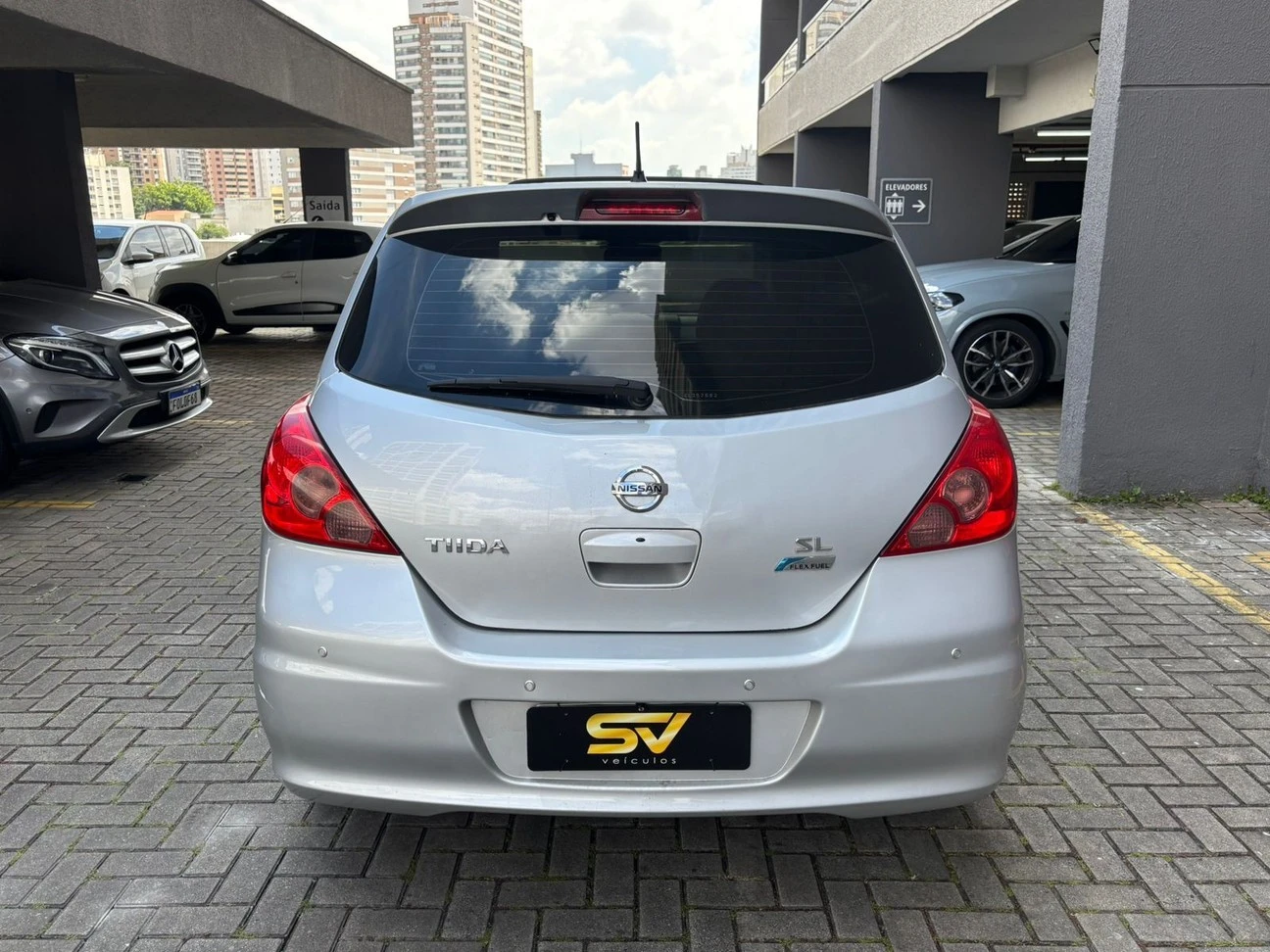 NISSAN TIIDA