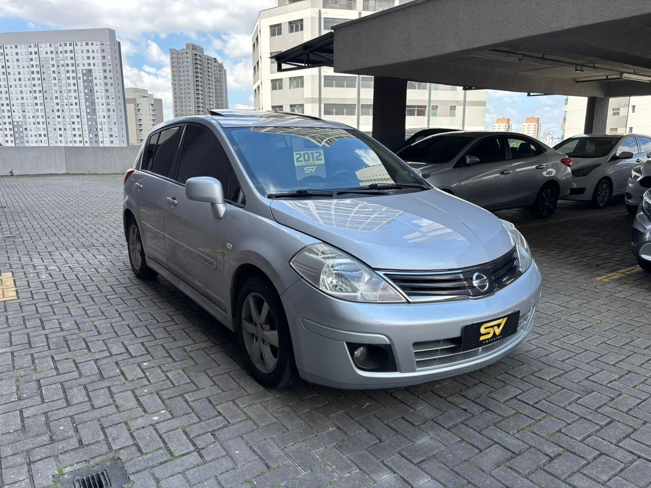NISSAN TIIDA