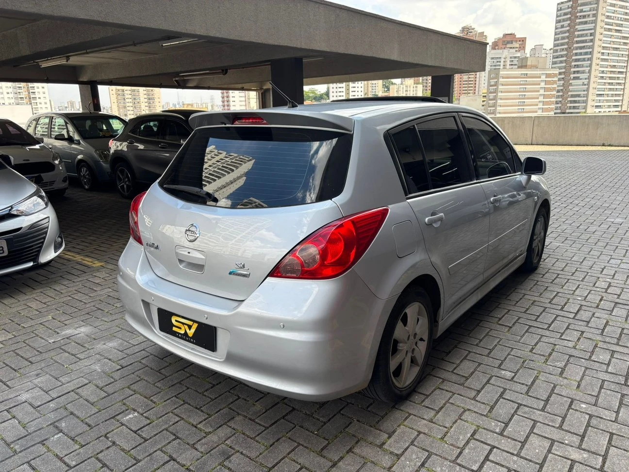 NISSAN TIIDA