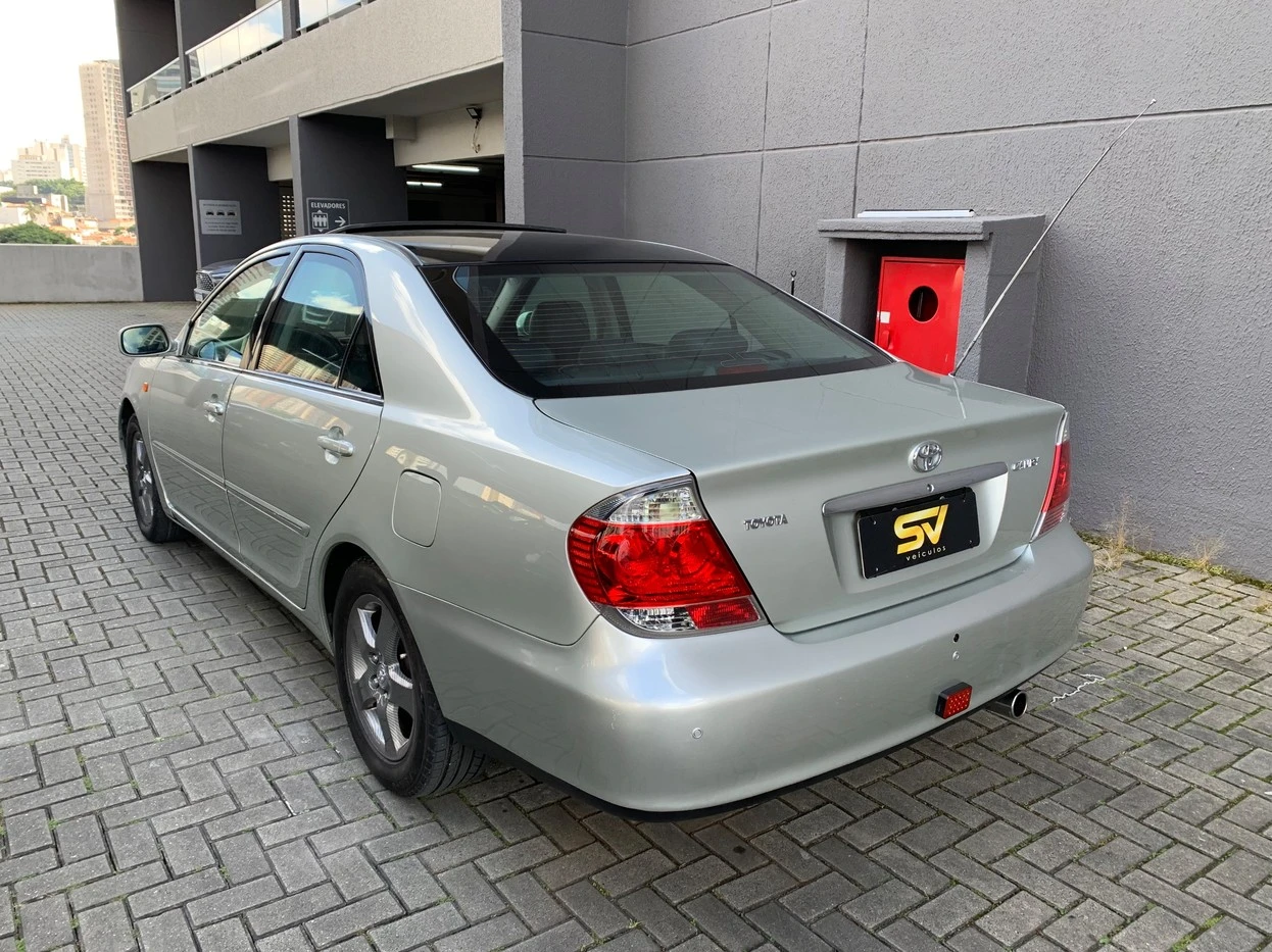 TOYOTA CAMRY