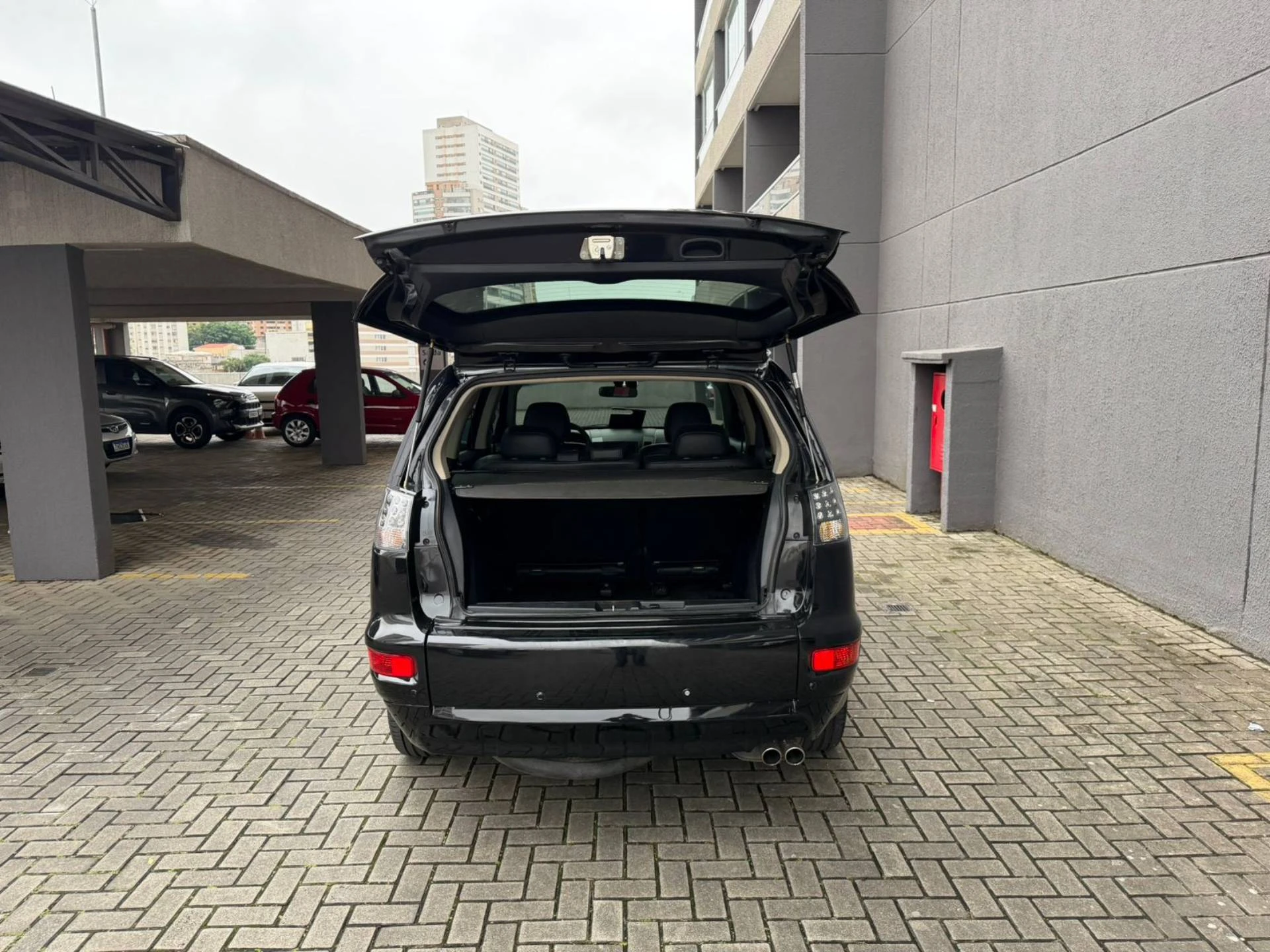 MITSUBISHI OUTLANDER