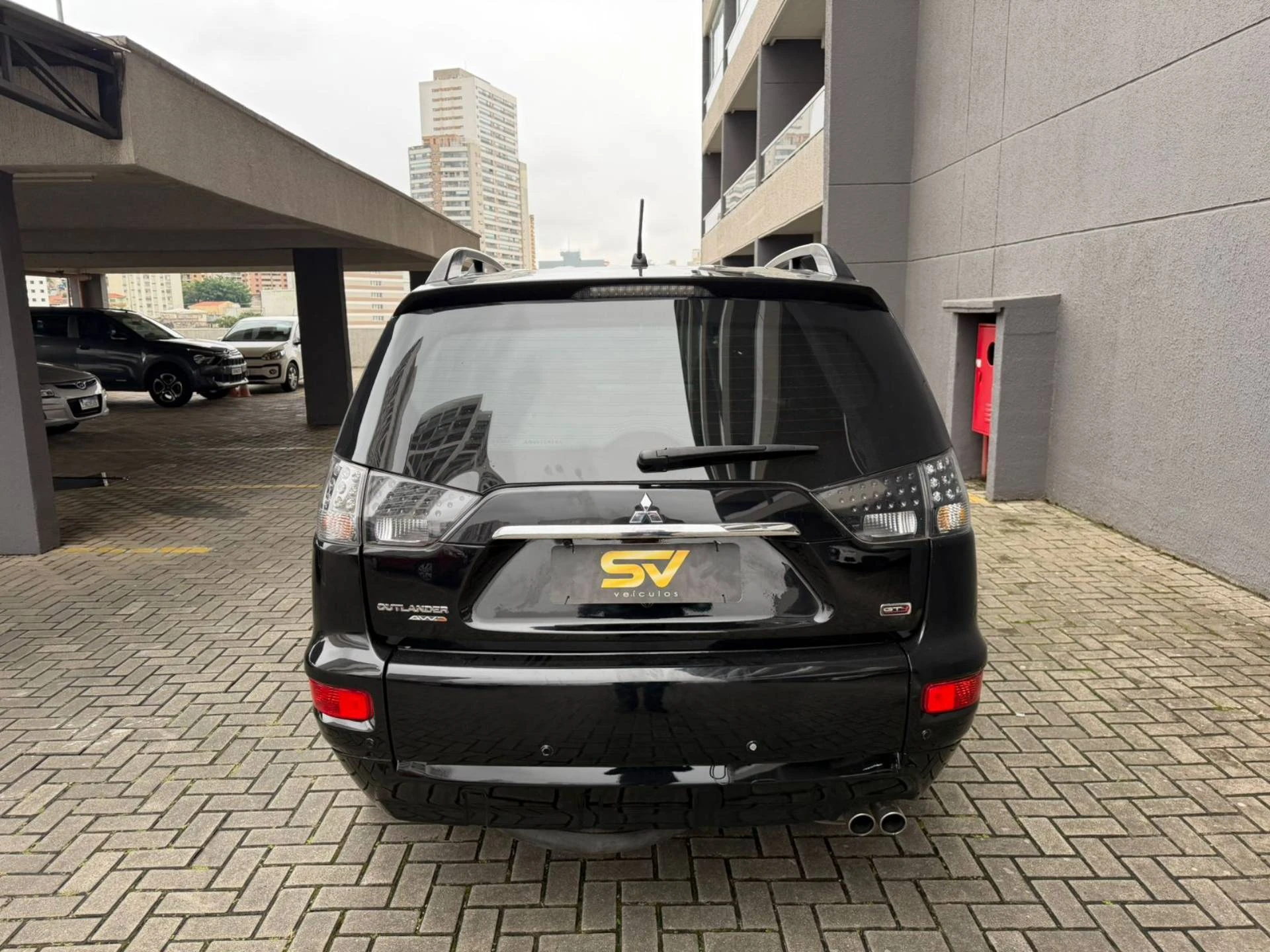 MITSUBISHI OUTLANDER