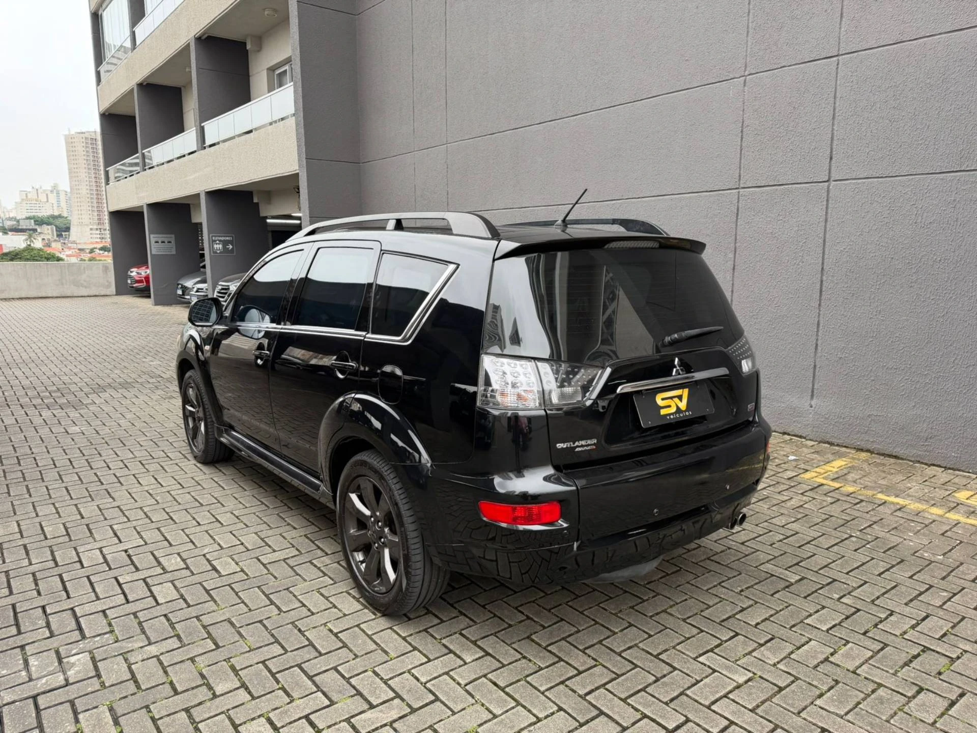 MITSUBISHI OUTLANDER