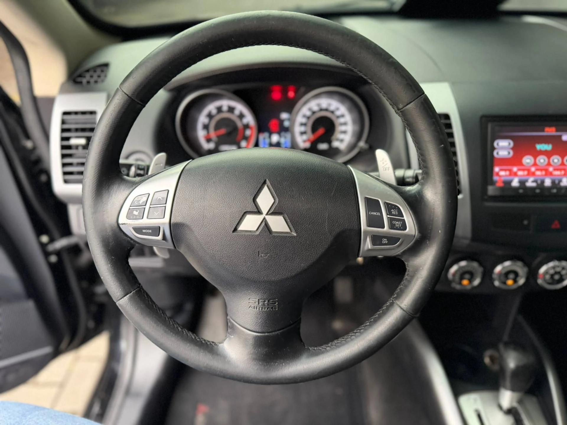 MITSUBISHI OUTLANDER