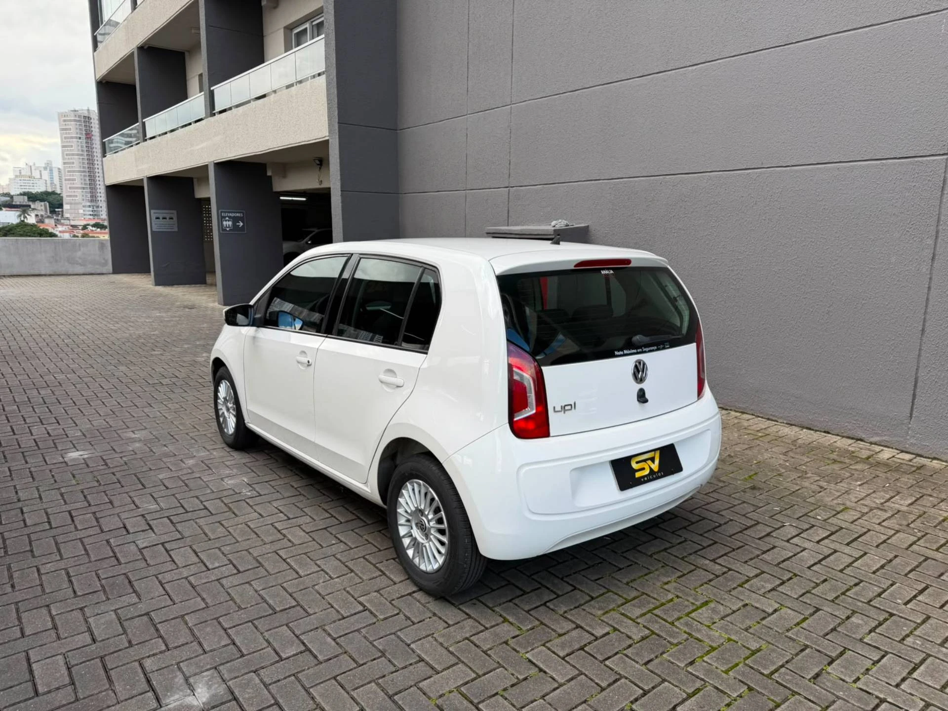 VOLKSWAGEN UP