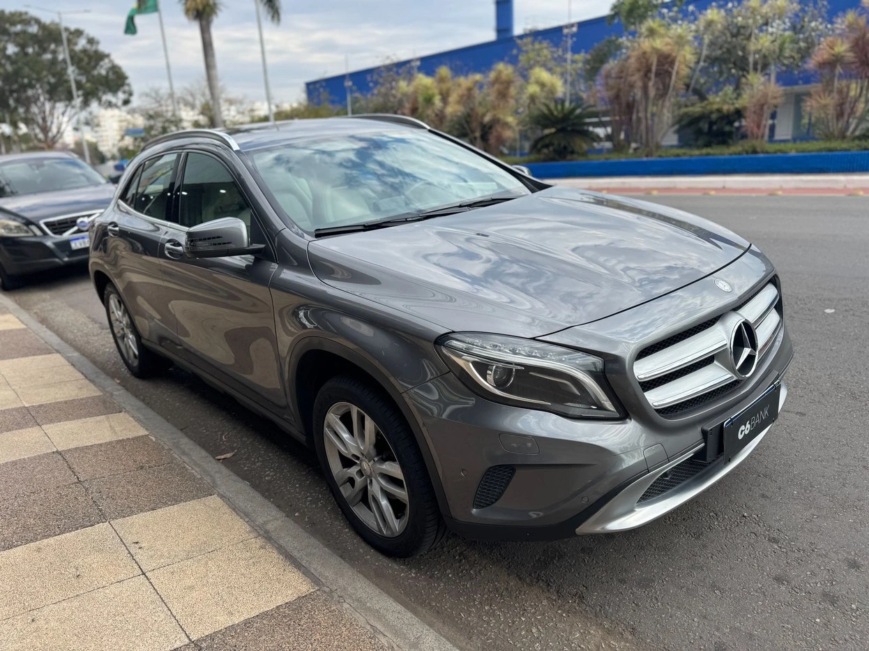 MERCEDES-BENZ GLA 200