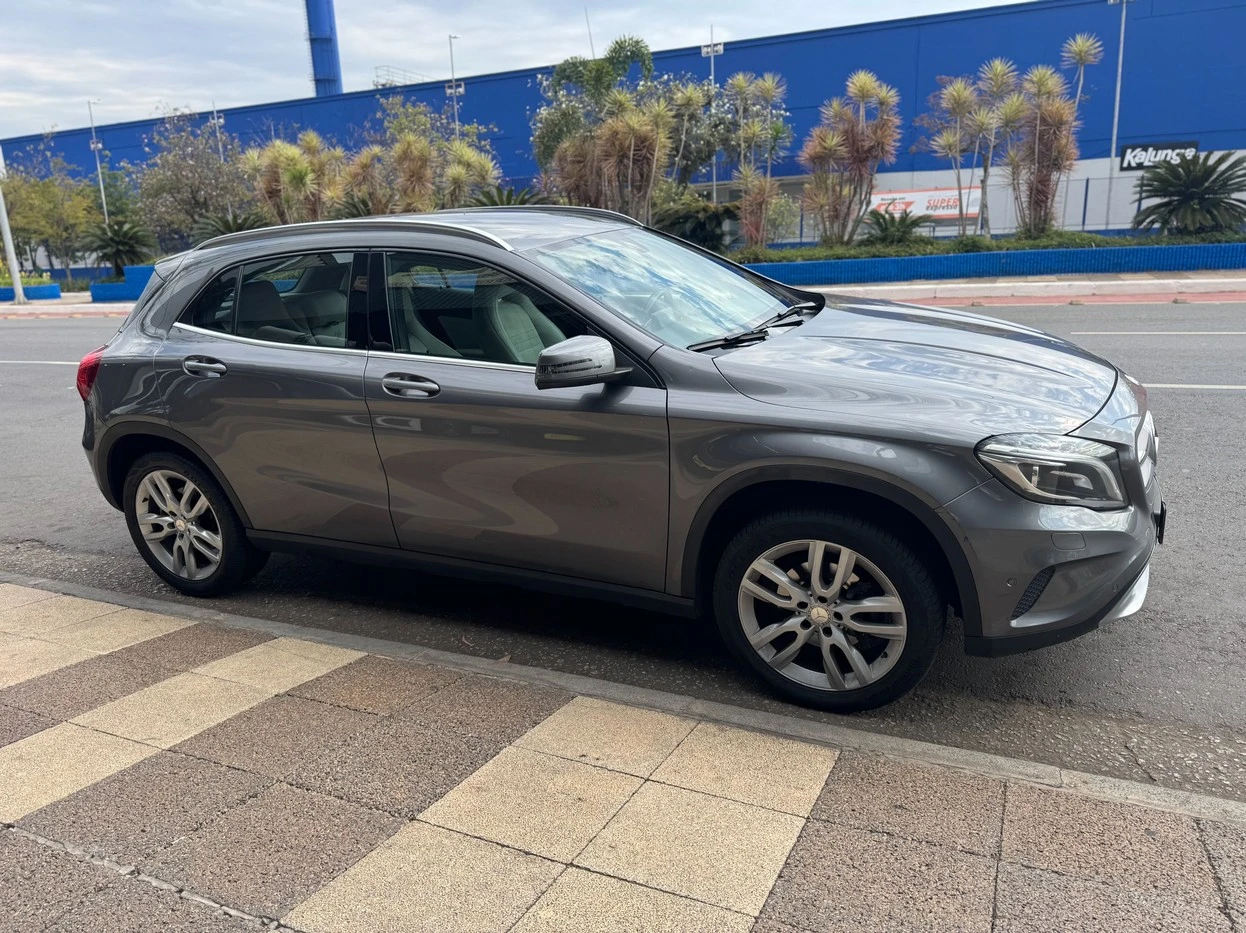 MERCEDES-BENZ GLA 200