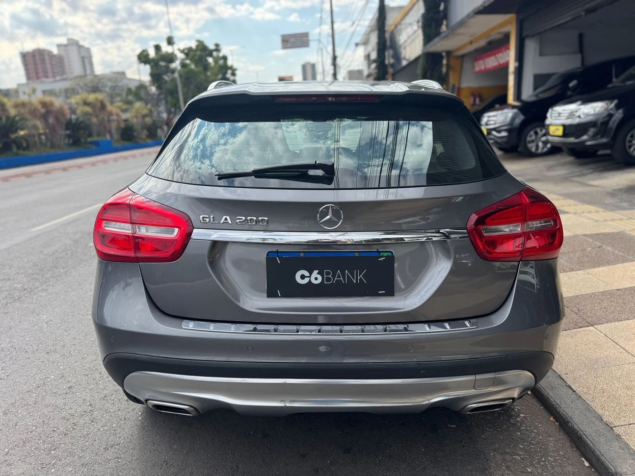 MERCEDES-BENZ GLA 200
