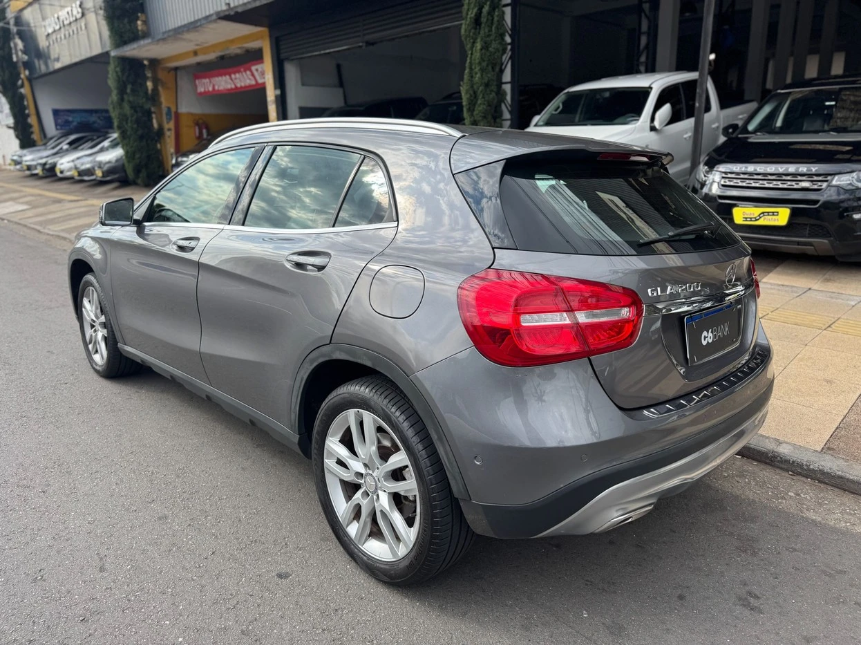 MERCEDES-BENZ GLA 200