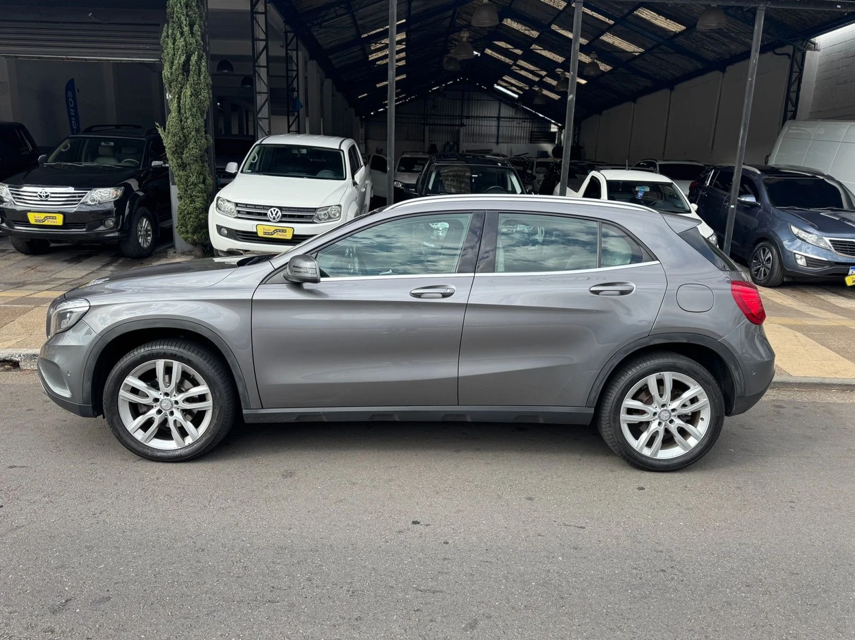 MERCEDES-BENZ GLA 200