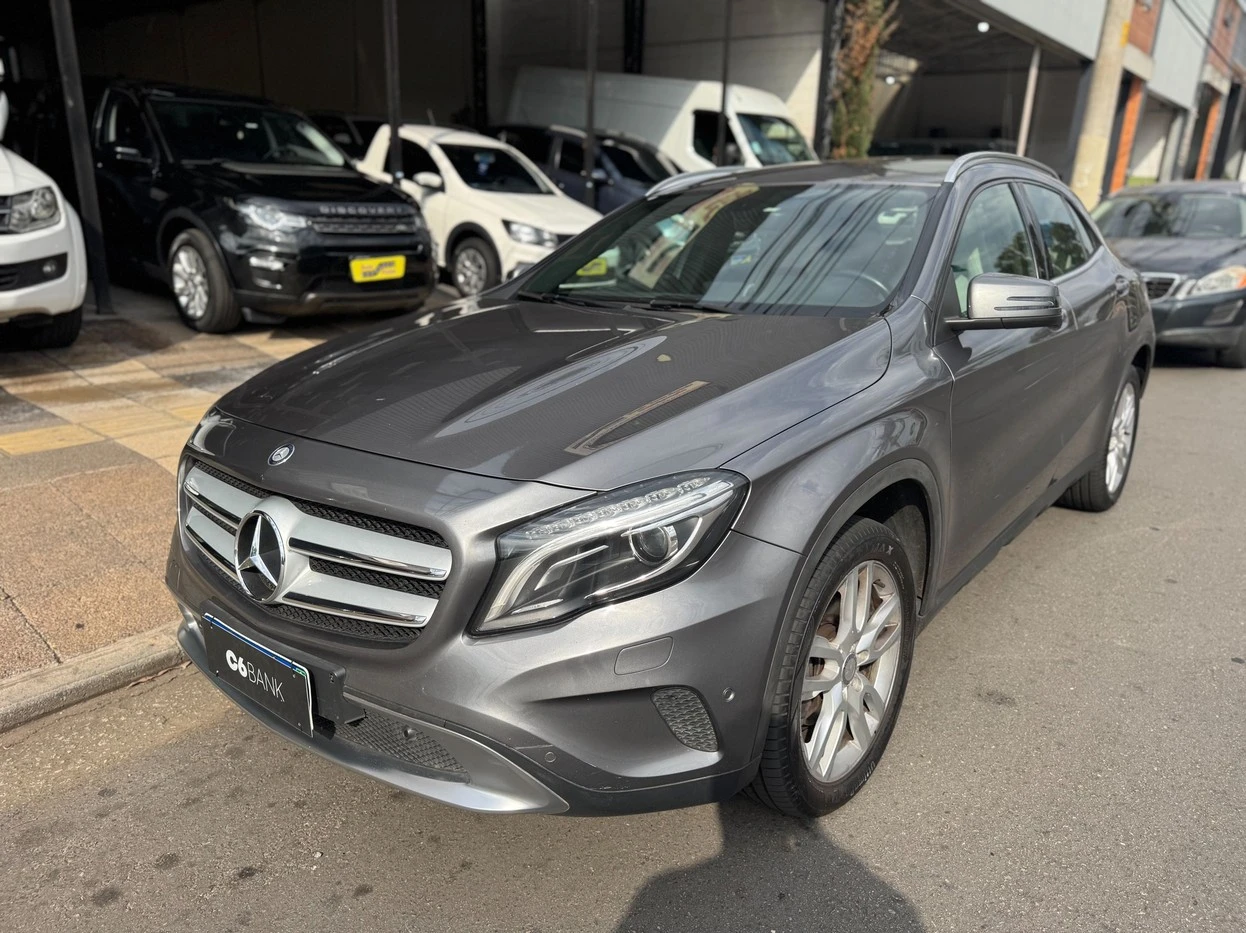 MERCEDES-BENZ GLA 200