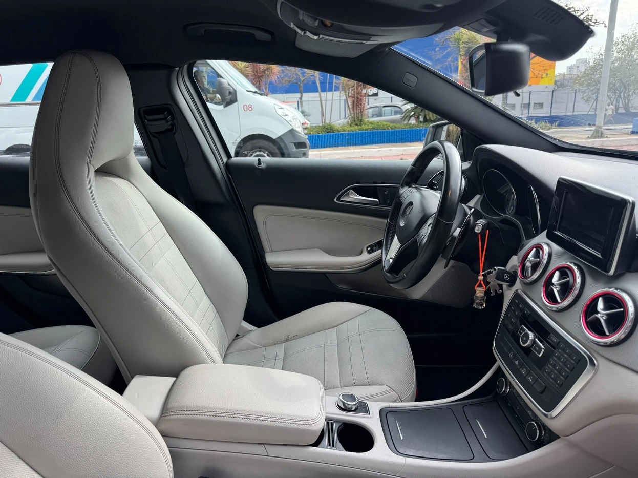 MERCEDES-BENZ GLA 200