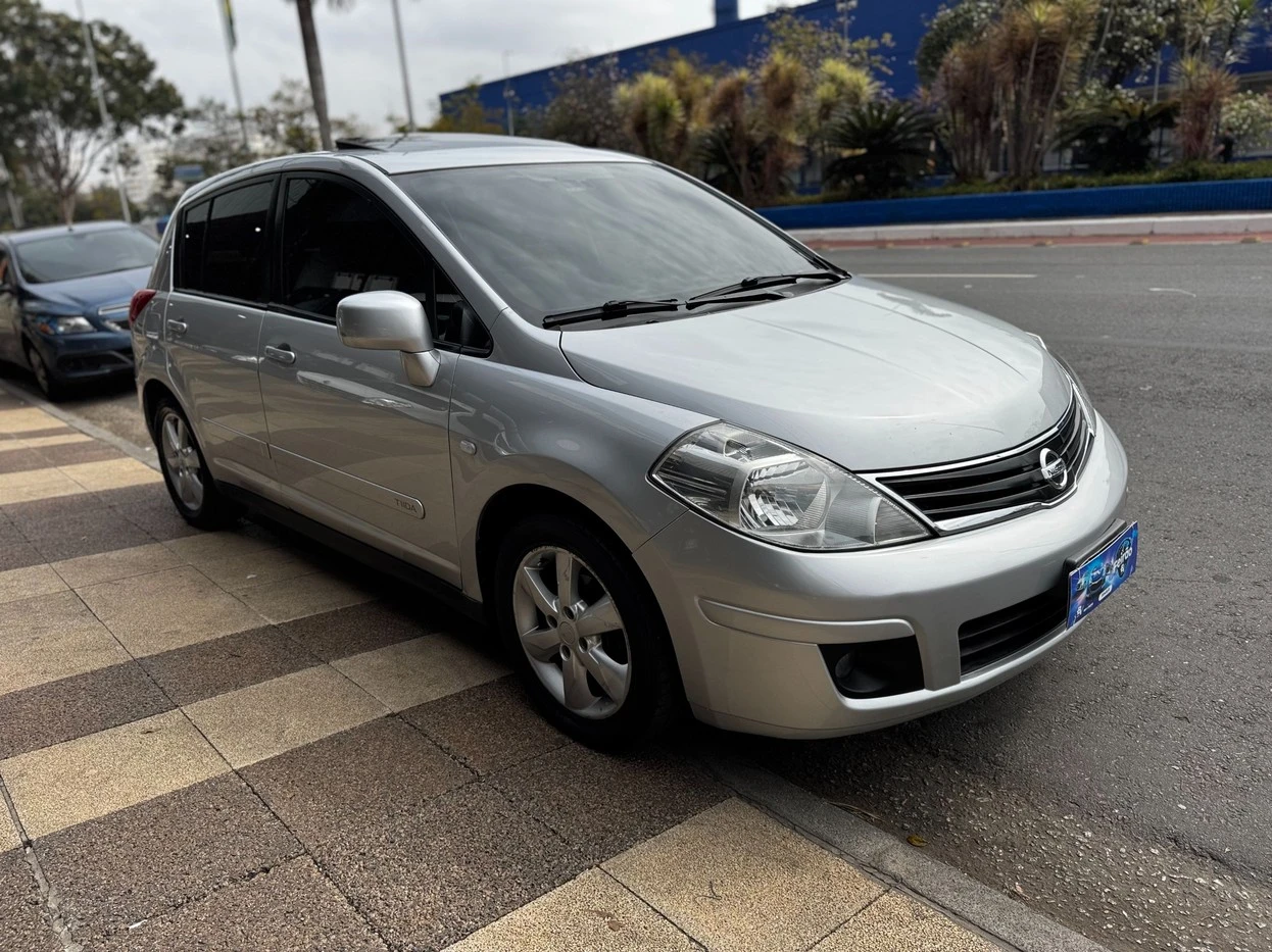 NISSAN TIIDA
